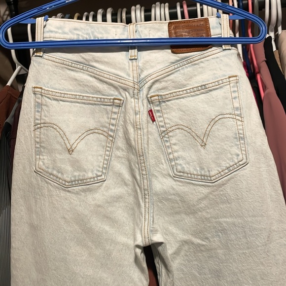 Levi’s Ribcage Straight Jeans - Picture 9 of 10
